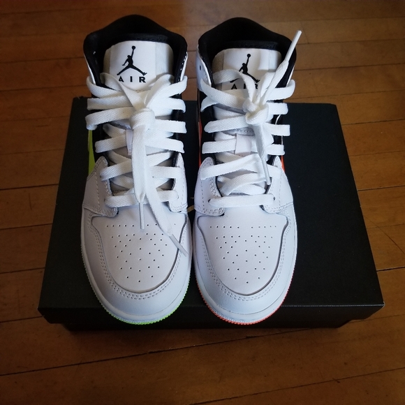 SOLD⚡Brand new Air Jordan 1 Mid GS Notebook in 4Y/5.5W - Picture 2 of 5